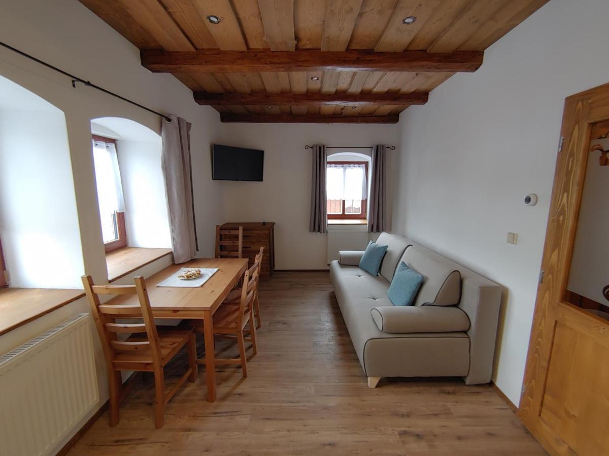 U Mikesu Apartment Vyssi Brod Ngoại thất bức ảnh