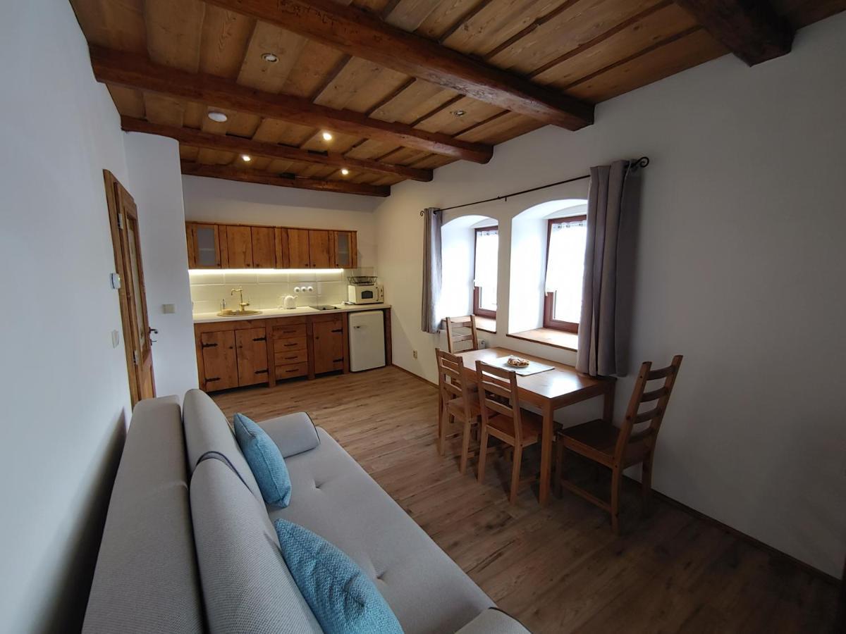 U Mikesu Apartment Vyssi Brod Ngoại thất bức ảnh