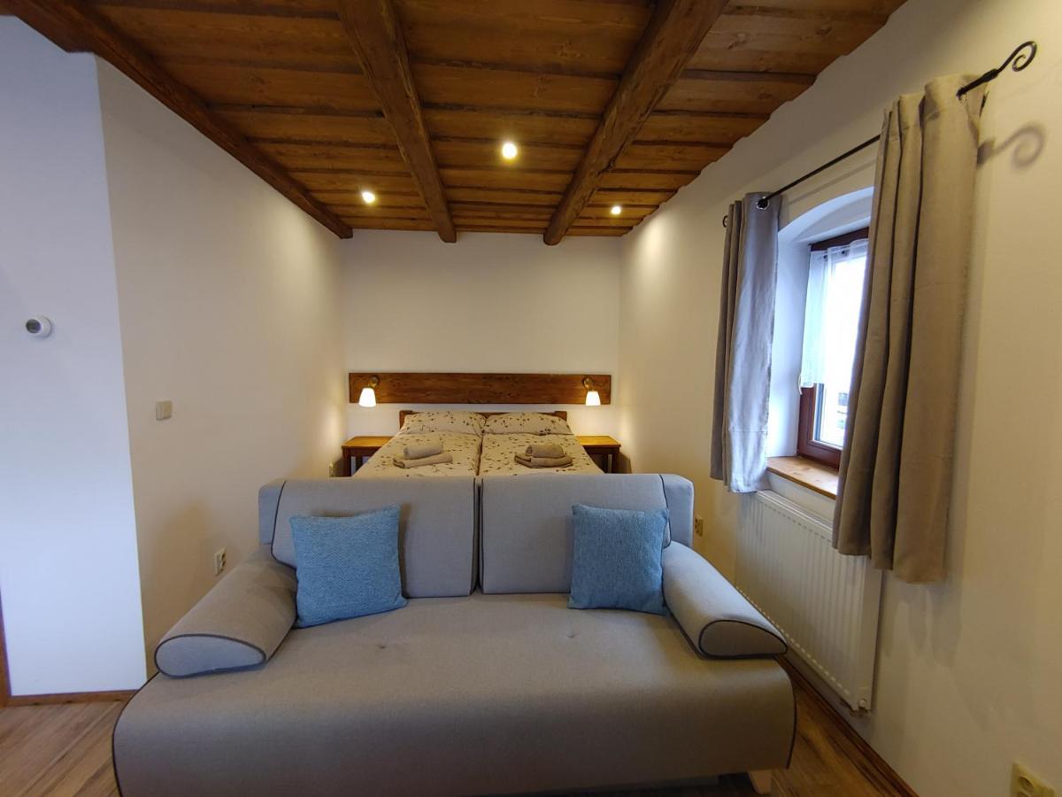U Mikesu Apartment Vyssi Brod Ngoại thất bức ảnh
